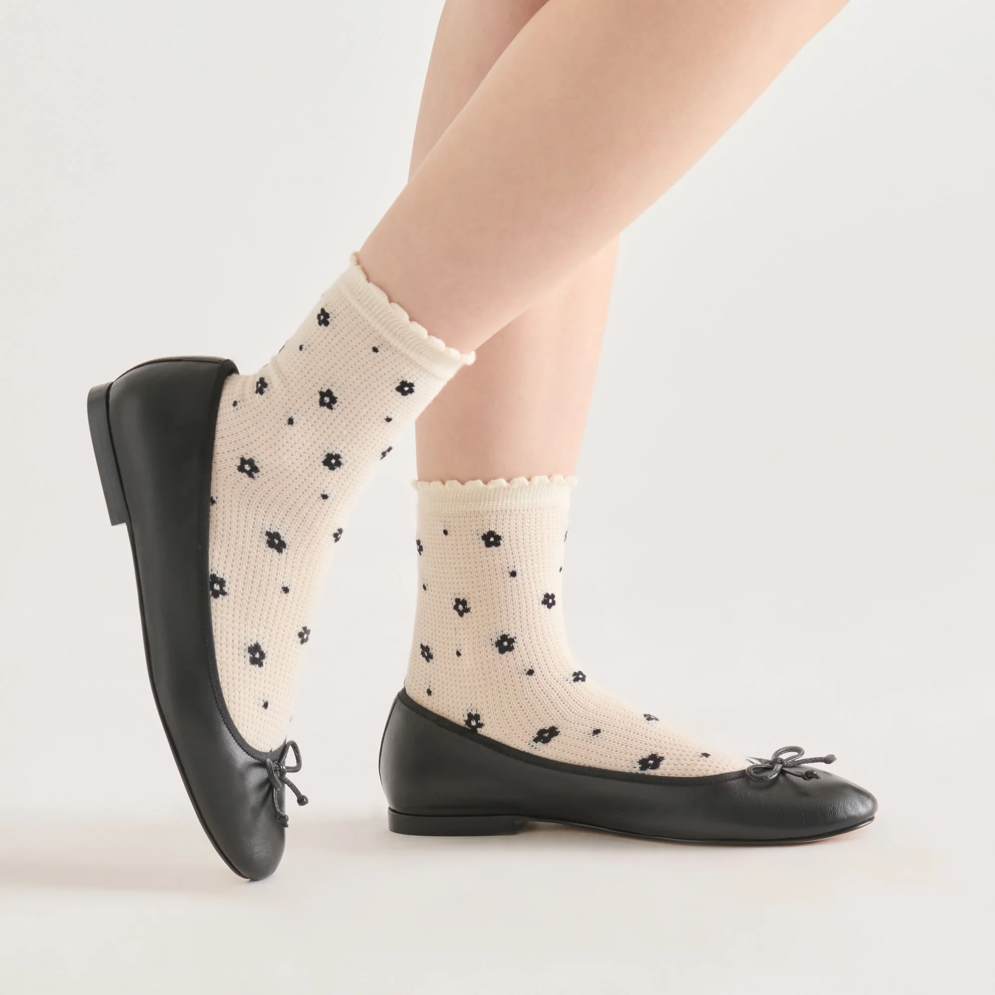 FLOWER MESH ANKLET SOCKS WHITE BLACK - Image 2